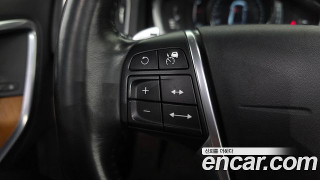 Volvo S60 2016 — photo 17