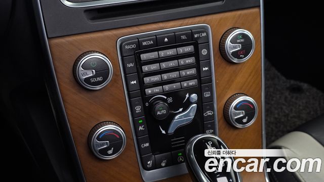 Volvo S60 2016 — photo 18