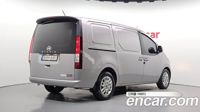 Hyundai Staria 2025 — photo 2