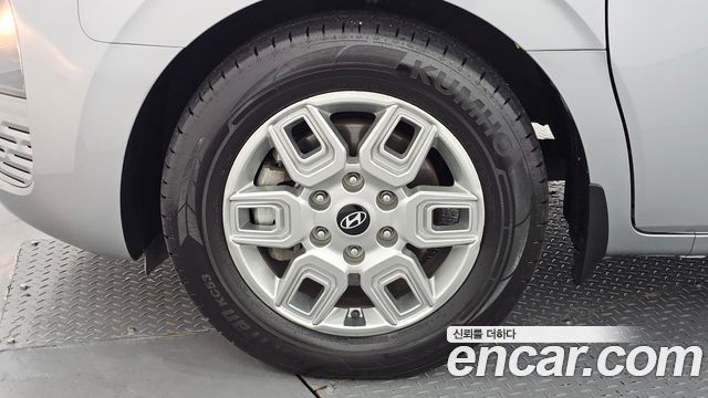 Hyundai Staria 2025 — photo 5