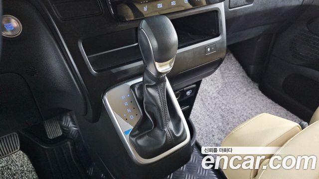 Hyundai Staria 2025 — photo 12