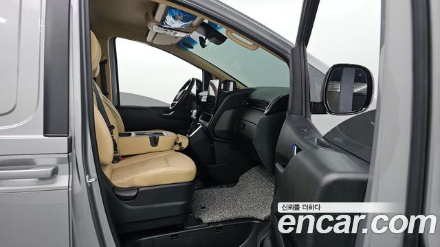 Hyundai Staria 2025 — photo 17