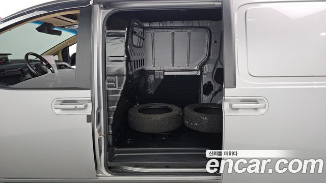 Hyundai Staria 2025 — photo 18