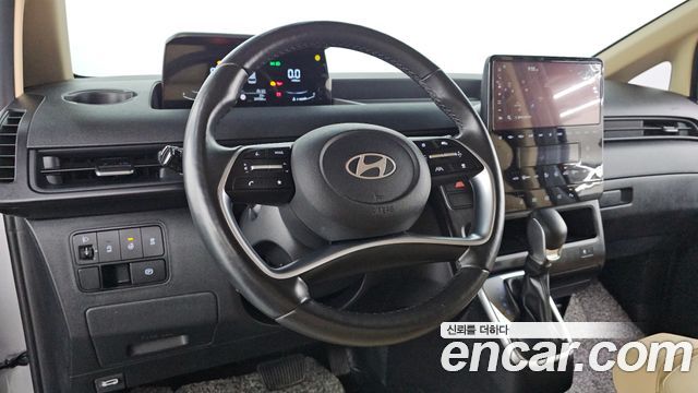 Hyundai Staria 2025 — photo 21