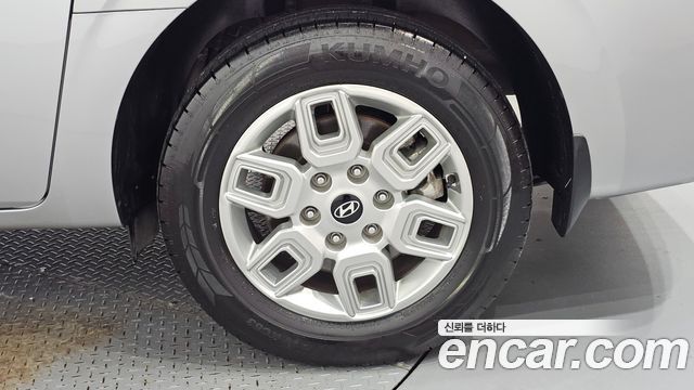 Hyundai Staria 2025 — photo 7