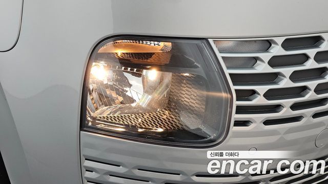 Hyundai Staria 2025 — photo 8
