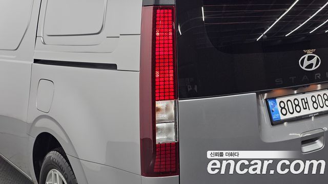 Hyundai Staria 2025 — photo 9