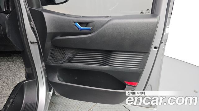 Hyundai Staria 2025 — photo 14
