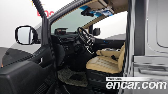 Hyundai Staria 2025 — photo 16