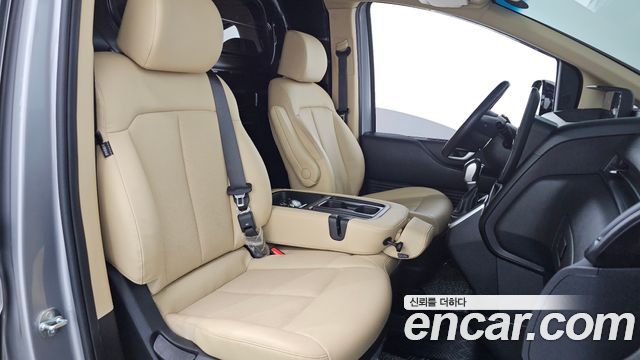 Hyundai Staria 2025 — photo 27