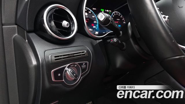 Mercedes-Benz GLC-Class 2020 — photo 29