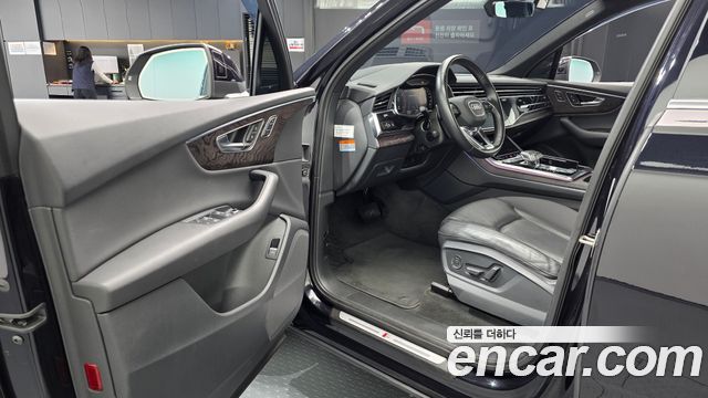 Audi Q7 2020 — photo 13