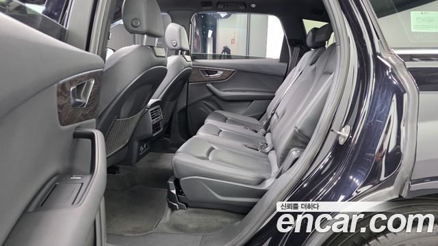 Audi Q7 2020 — photo 18