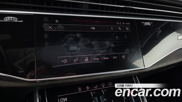 Audi Q7 2020 — photo 24