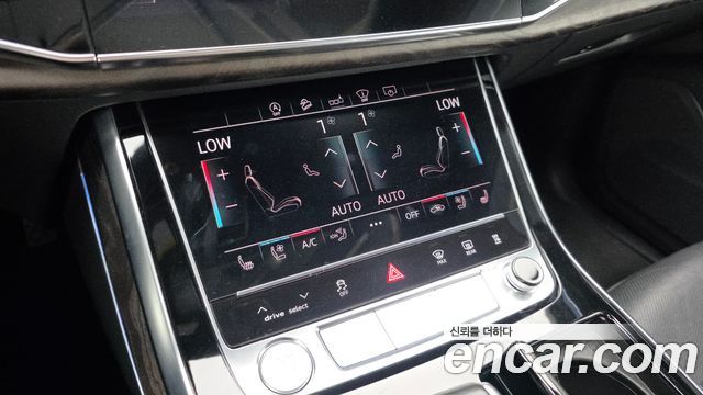 Audi Q7 2020 — photo 25