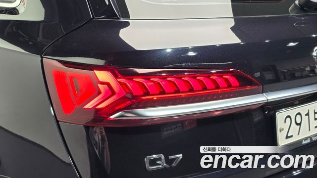 Audi Q7 2020 — photo 9