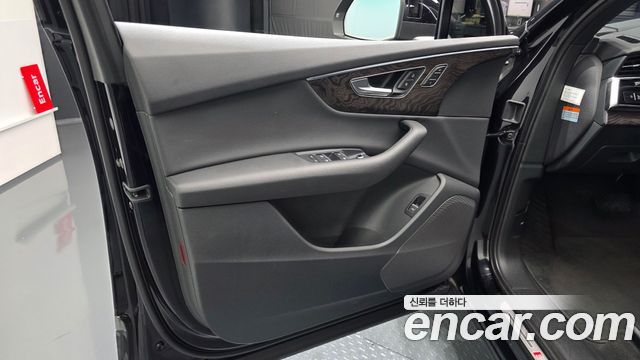 Audi Q7 2020 — photo 14