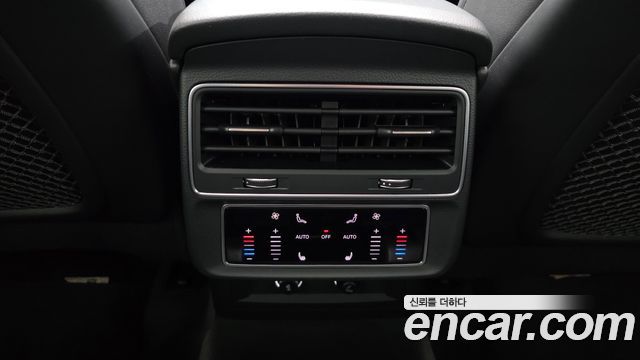 Audi Q7 2020 — photo 30