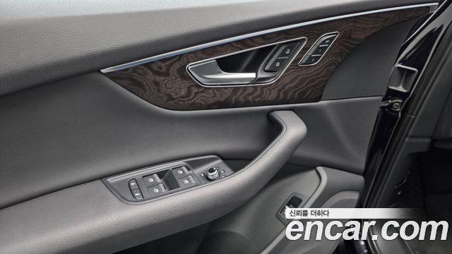 Audi Q7 2020 — photo 31