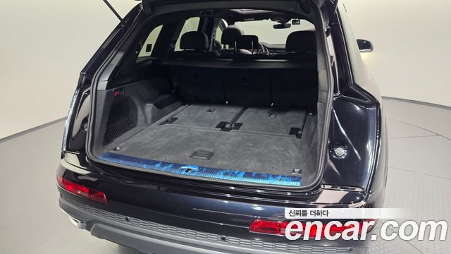 Audi Q7 2020 — photo 35