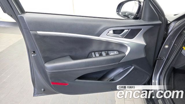 Genesis G70 2019 — photo 14