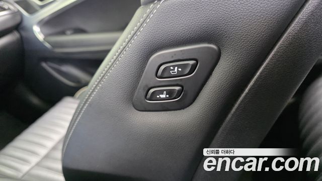 Genesis G70 2019 — photo 33