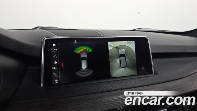 BMW X5 2018 — photo 22