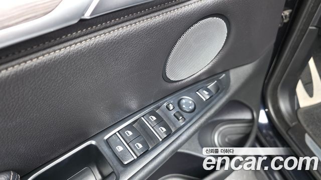 BMW X5 2018 — photo 31