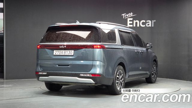 Kia Canival 2023 — photo 2