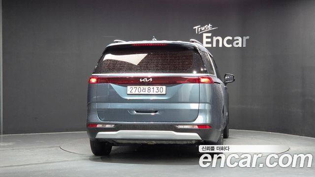 Kia Canival 2023 — photo 4