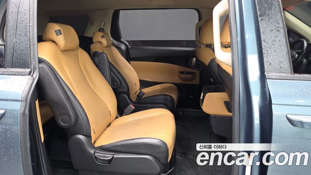 Kia Canival 2023 — photo 17