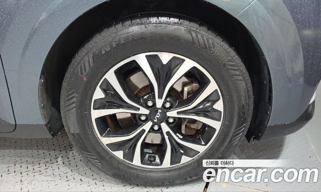 Kia Canival 2023 — photo 7