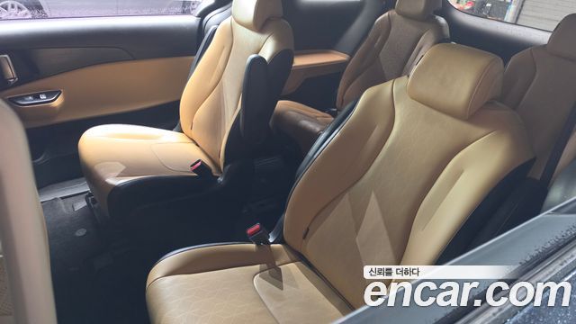 Kia Canival 2023 — photo 30