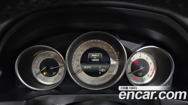 Mercedes-Benz E-Class 2015 — photo 8
