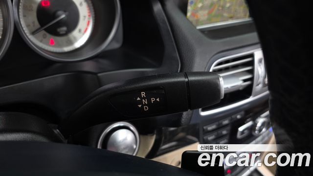Mercedes-Benz E-Class 2015 — photo 9