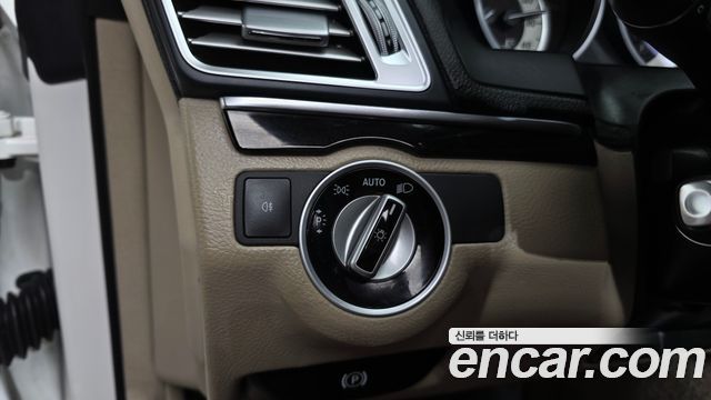 Mercedes-Benz E-Class 2015 — photo 18