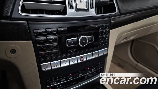 Mercedes-Benz E-Class 2015 — photo 20