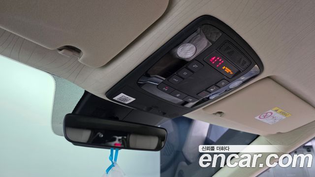 Kia Canival 2021 — photo 23