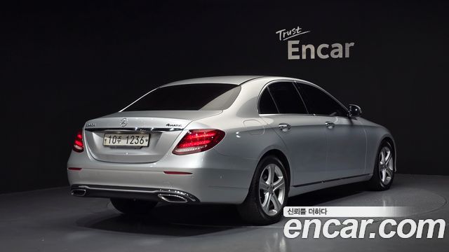 Mercedes-Benz E-Class 2017 — photo 2