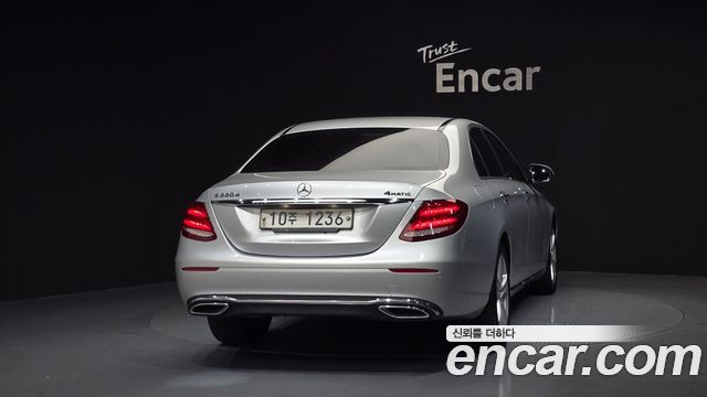 Mercedes-Benz E-Class 2017 — photo 4