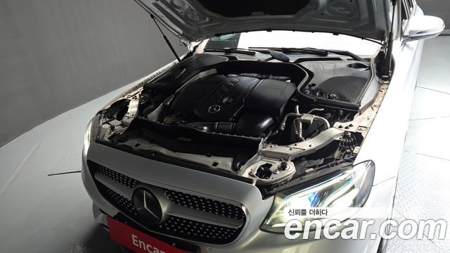 Mercedes-Benz E-Class 2017 — photo 6