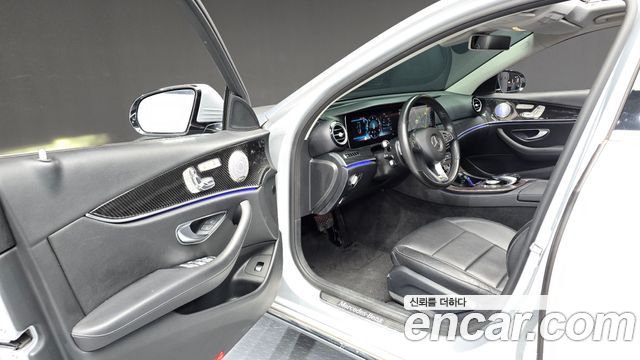 Mercedes-Benz E-Class 2017 — photo 10