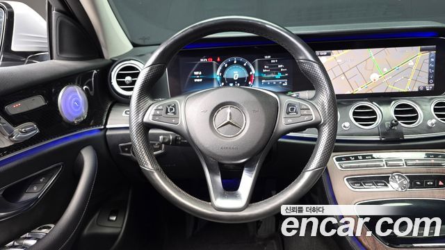 Mercedes-Benz E-Class 2017 — photo 12