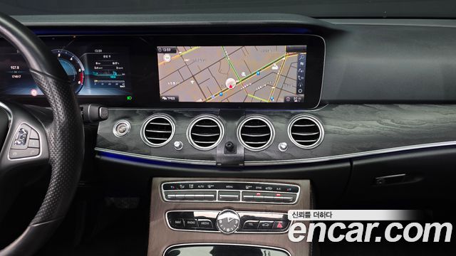 Mercedes-Benz E-Class 2017 — photo 13