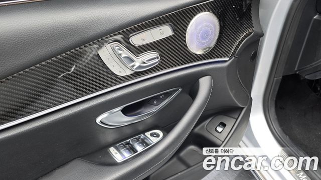 Mercedes-Benz E-Class 2017 — photo 18