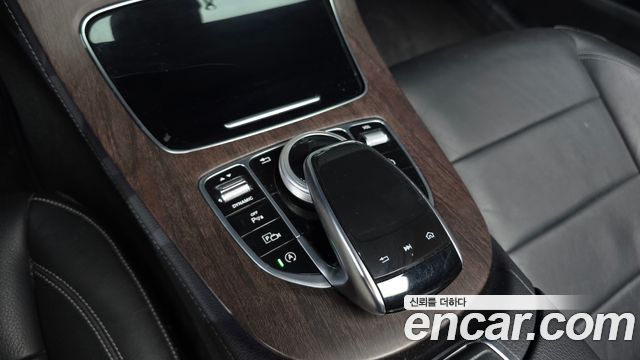 Mercedes-Benz E-Class 2017 — photo 19