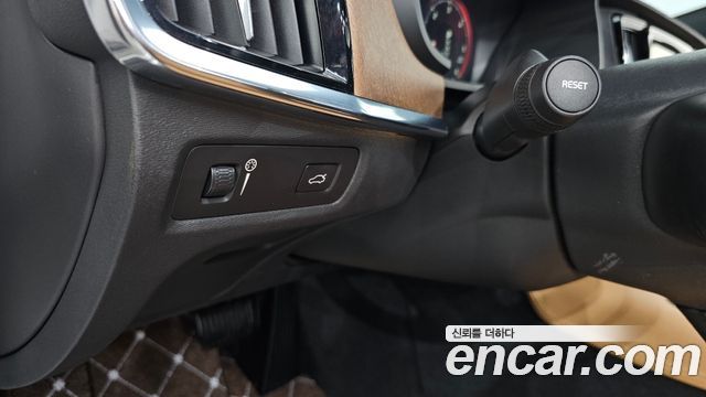Volvo S90 2019 — photo 31