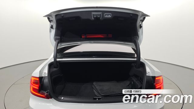 Volvo S90 2019 — photo 35