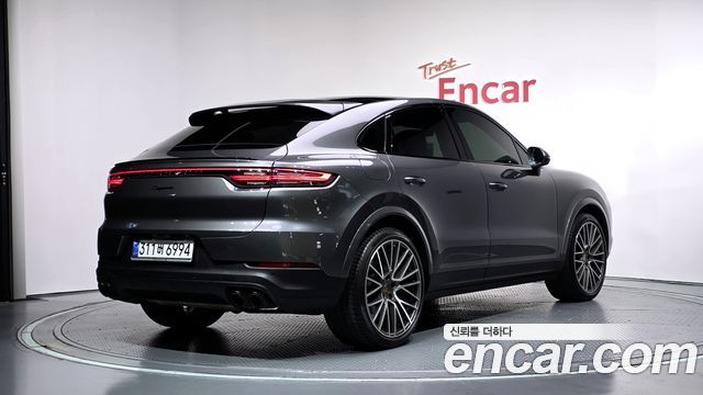 Porsche Cayenne 2021 — photo 2