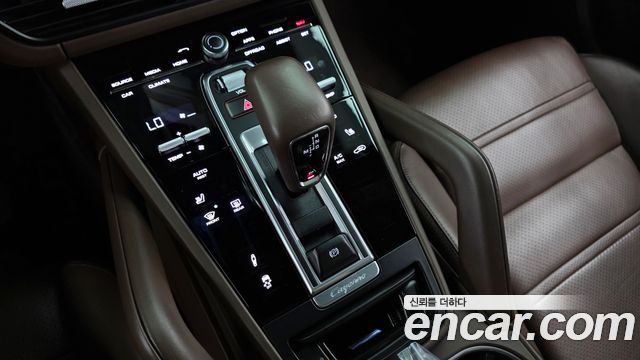 Porsche Cayenne 2021 — photo 12
